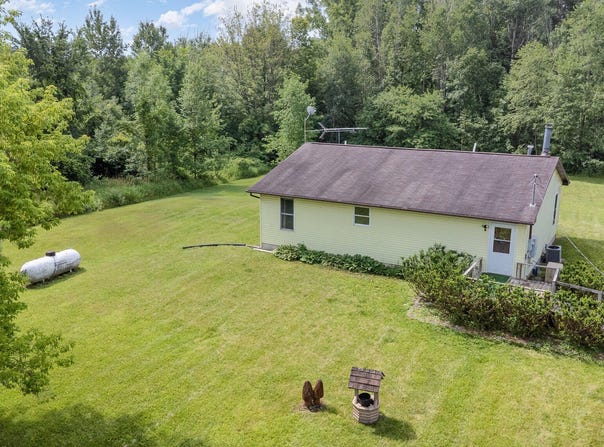 2721 Saganing Road, Bentley, MI 48613