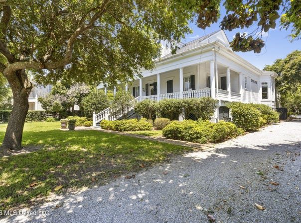 811 E Scenic Drive, Pass Christian, MS 39571