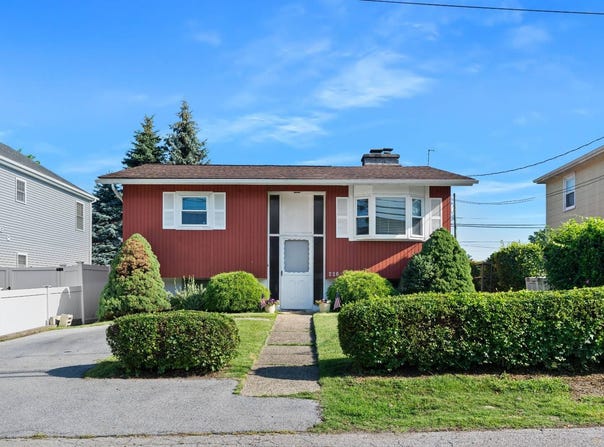 220 Bleloch Avenue, Peekskill, NY 10566