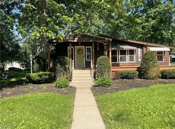 296 Ashwood Drive, Elyria, OH 44035