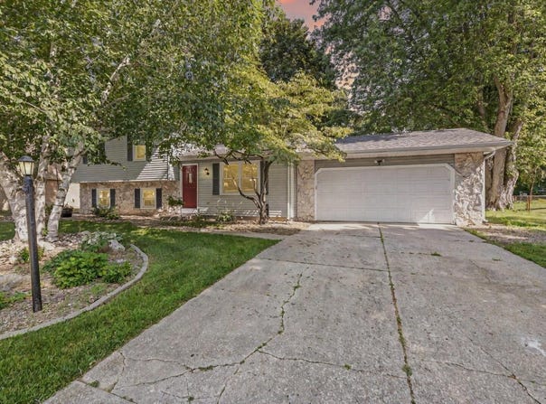 23433 Broadwood Drive, Elkhart, IN 46514