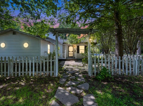211 E Bonham, Jefferson, TX 75657
