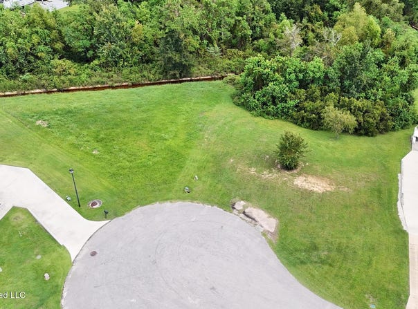 Sarah's Lane lot: 16, Waveland, MS 39576