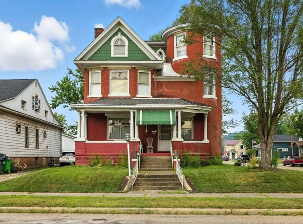 834 N Water St, Uhrichsville, OH 44683