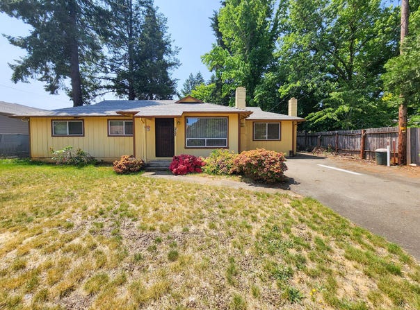 217 W Watkins Street, Cave Junction, OR 97523
