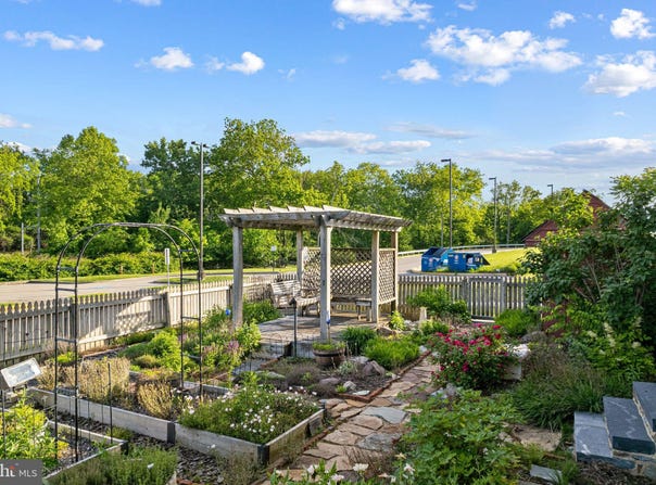 225 W GERMANTOWN PIKE, PLYMOUTH MEETING, PA 19462
