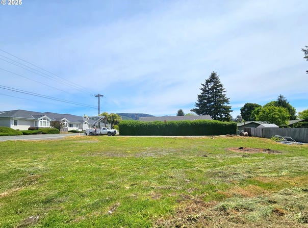 425 Railroad ST, Brookings, OR 97415