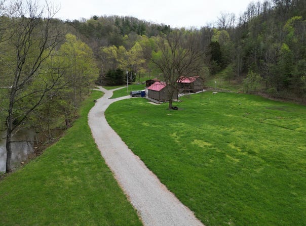 553 Straight Creek Rd., Munday, WV 26152