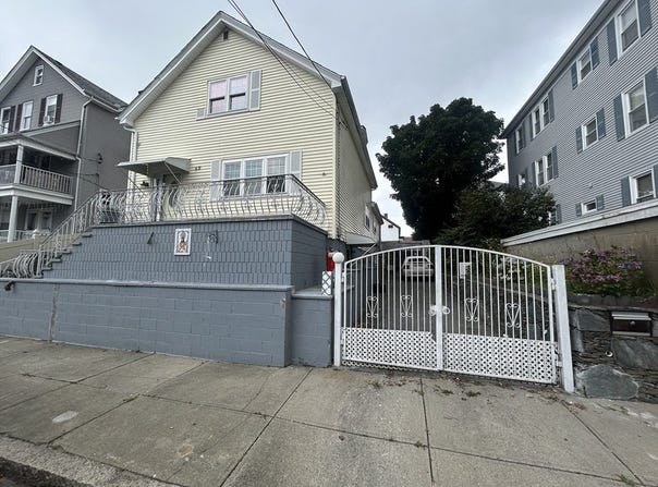 69 Mott St, Fall River, MA 02721