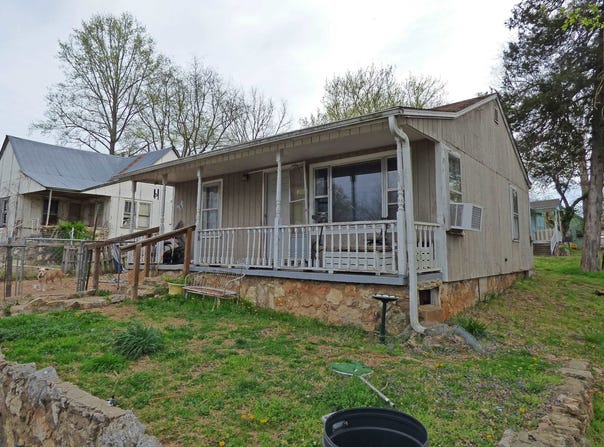 204 N Spring Street, Hardy, AR 72542