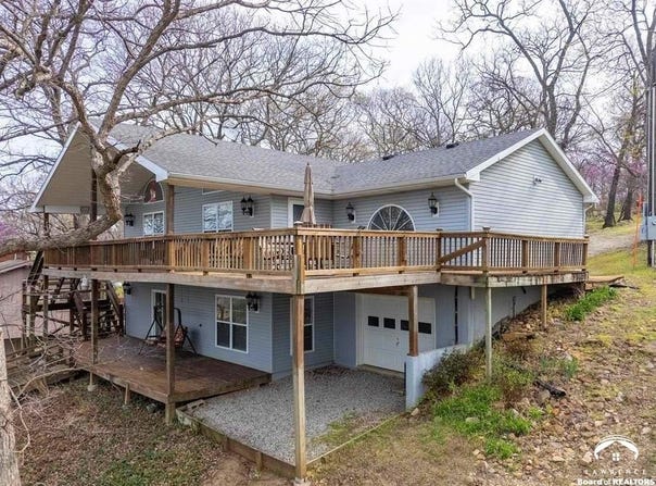 4955 Saratoga Drive, McLouth, KS 66054