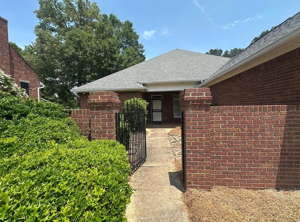 902 Oak Trail, Canton, MS 39046