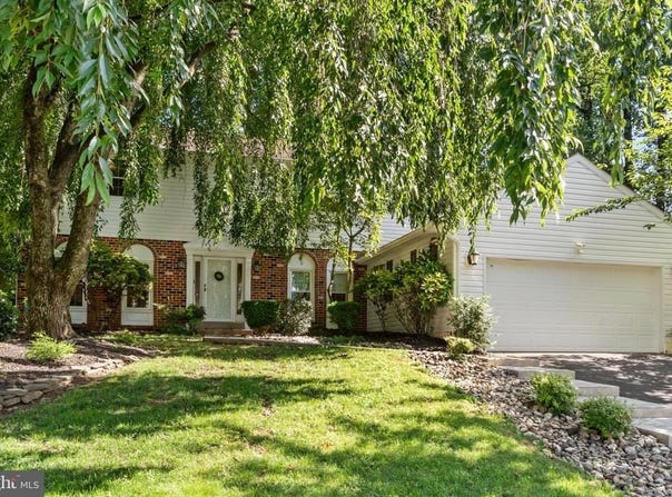 812 GREEN RIDGE CIRCLE, LANGHORNE, PA 19047