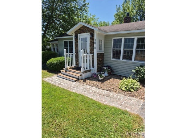 7018 Lakeshore Road, Cicero, NY 13039