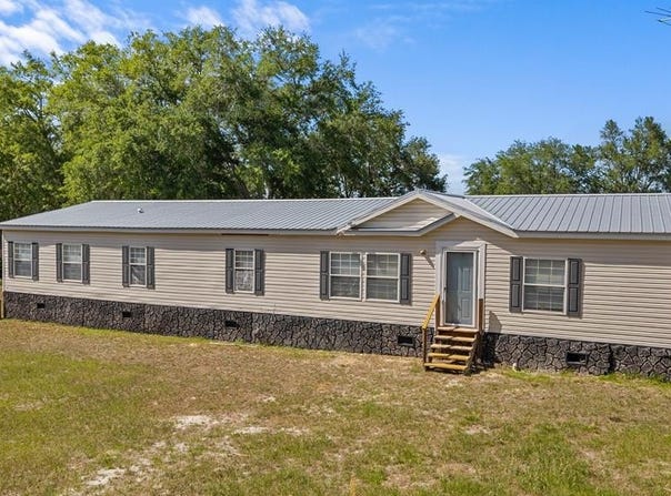 5753 160th St, Trenton, FL 32693