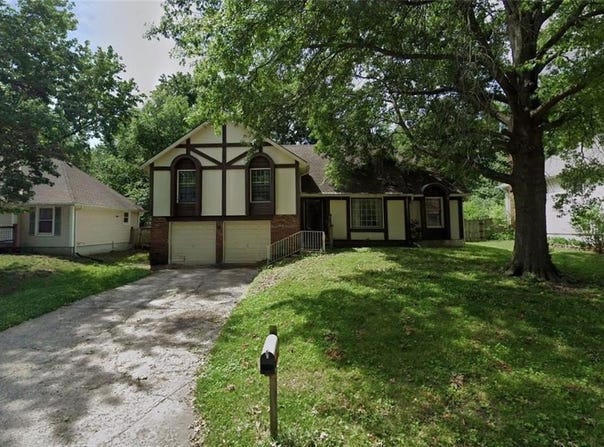 1421 E Stagecoach Drive, Olathe, KS 66062
