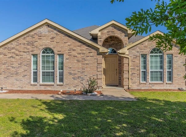 301 Wintergreen Court, Weatherford, TX 76085