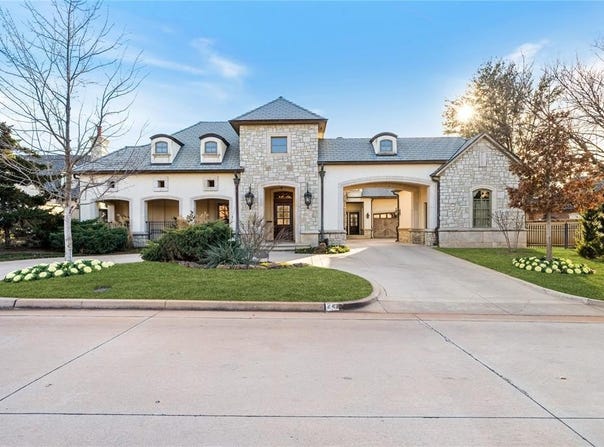 2422 Grand Circle, Nichols Hills, OK 73116