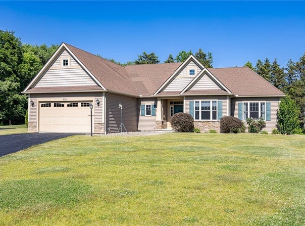 996 Summer Creek Lane, Webster, NY 14580