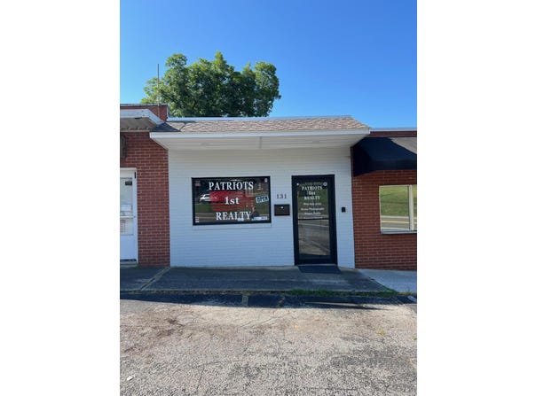131 E Meeting Street, Dandridge, TN 37725