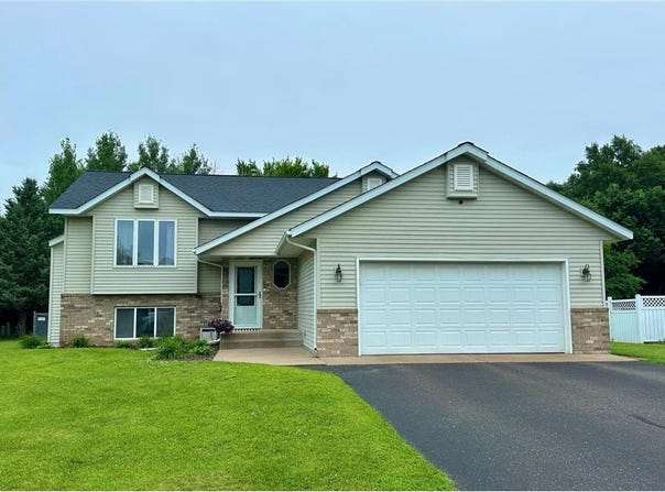 455 Chestnut Drive, New Richmond, WI 54017