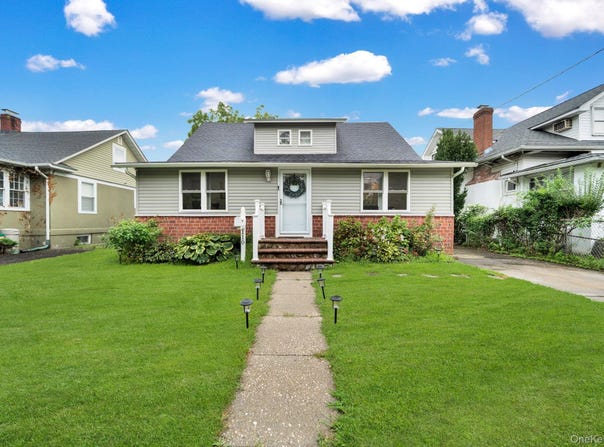 110 N Park Avenue, Bay Shore, NY 11706