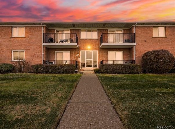 32125 Beaconsfield Street, Roseville, MI 48066