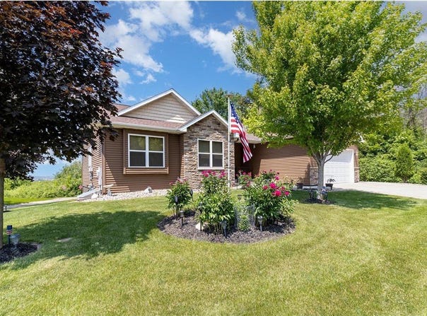 924 Mallard Lane, Belle Plaine, MN 56011