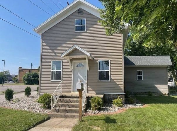 252  E. Lincoln Street, Nappanee, IN 46550