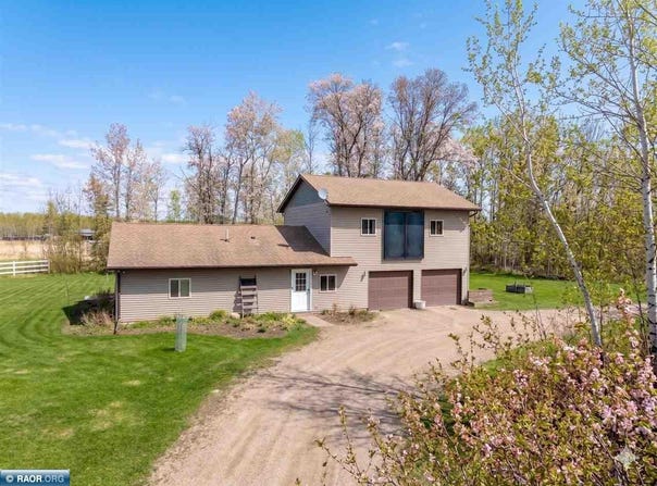 29287 Hoff Dr, Cohasset, MN 55721