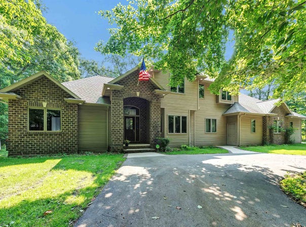 3240 CRYSTAL CREEK Court, SUAMICO, WI 54313-8554