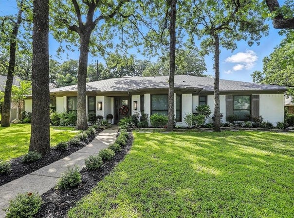 116 Meandering Lane, Burleson, TX 76028