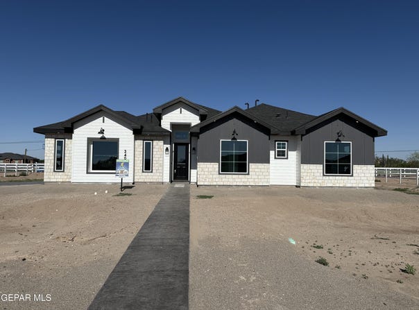 340 Roper Lane, Clint, TX 79836