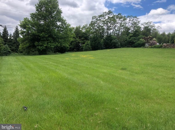 2741 PRIMROSE LANE N, YORK, PA 17404