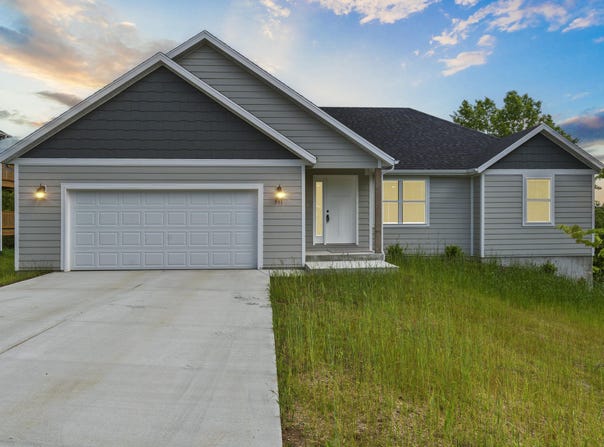 591 Pine Woods Village Drive, Hollister, MO 65672