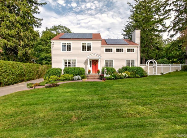 88 Knollwood Avenue, Huntington, NY 11743