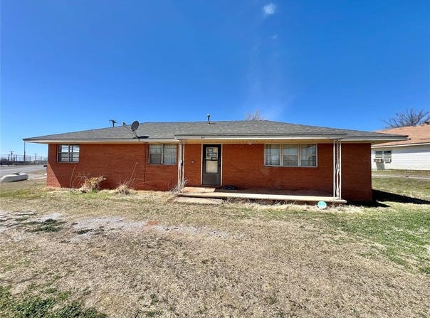 140 S Main Street, Leedey, OK 73654