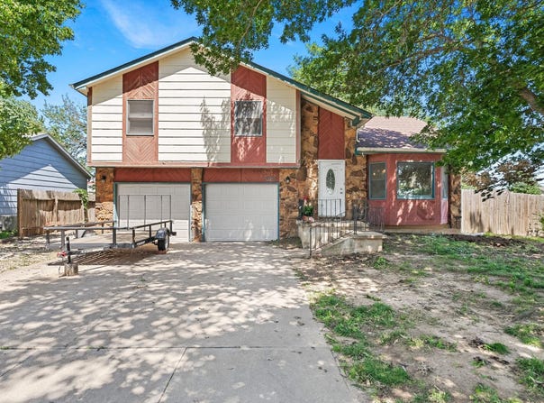 3966 S Gilda Cir, Wichita, KS 67215