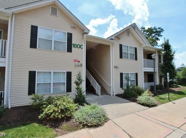 1834 King Ct, Green Brook Twp., NJ 08812