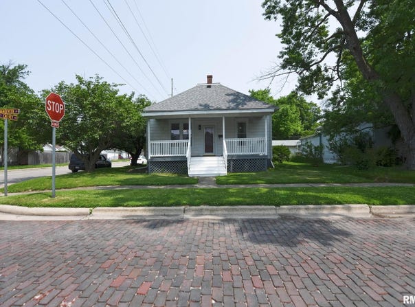 931 W Vandeveer Street, Taylorville, IL 62568
