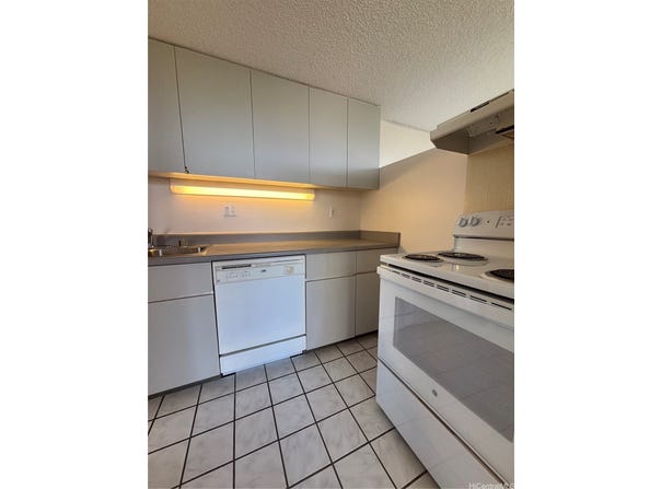 1060 Kamehameha Highway, Pearl City, HI 96782