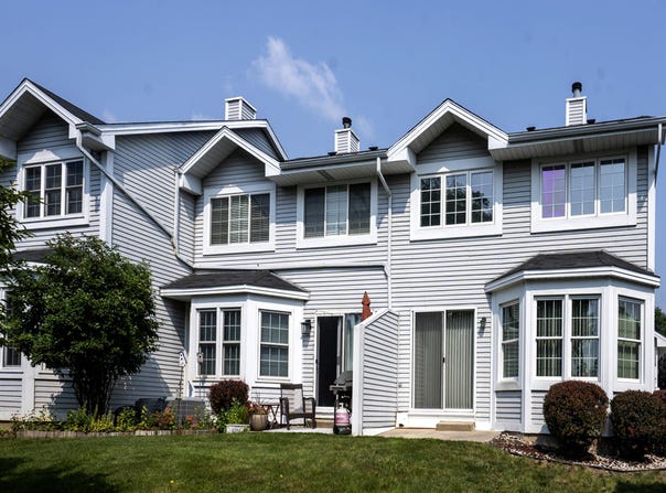 8423 S 76th St, Franklin, WI 53132