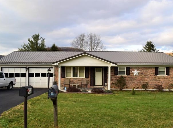 139 Shelby Ln, MT. HOPE, WV 25880