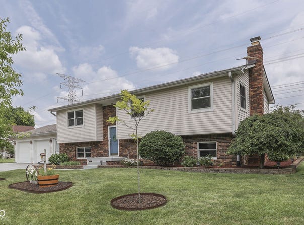 617 Echo Bend Boulevard, Greenwood, IN 46142
