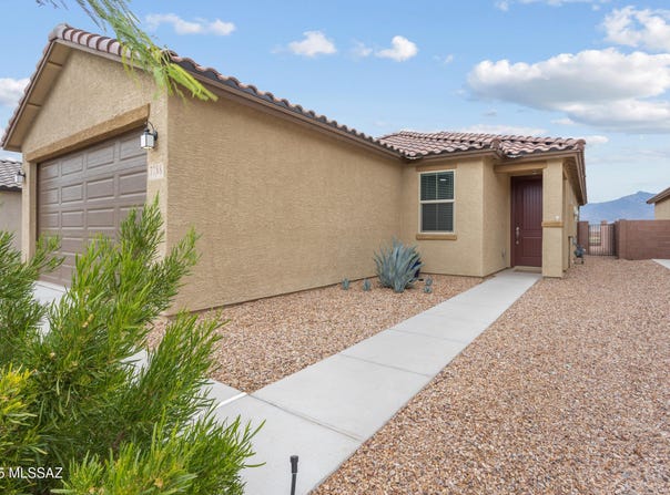 7788 S Golden Bell Drive, Tucson, AZ 85747