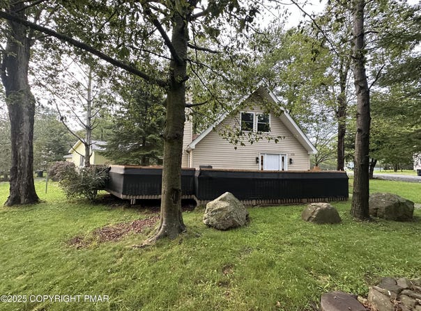838 Country Place Drive, Tobyhanna, PA 18466