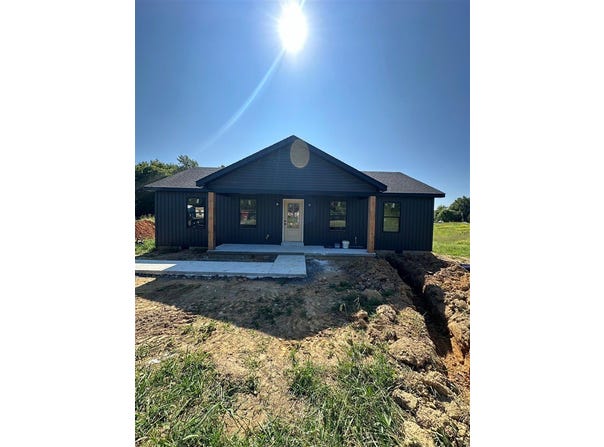 1194 Pea Ridge Road, Scottsville, KY 42164