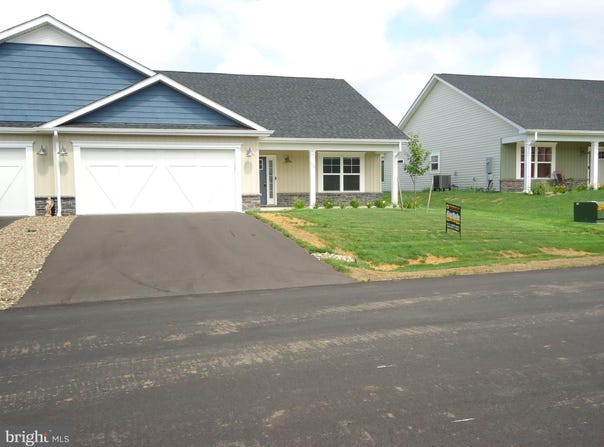 224 DRIPPING SPRING DRIVE, HEDGESVILLE, WV 25427