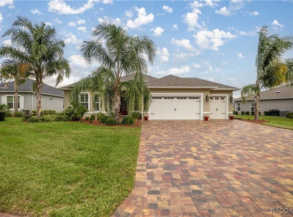 10279 Julia Isles Avenue, Oxford, FL 34484