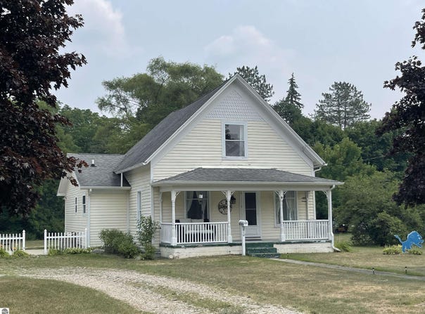 810 Cedar Street, Clare, MI 48617